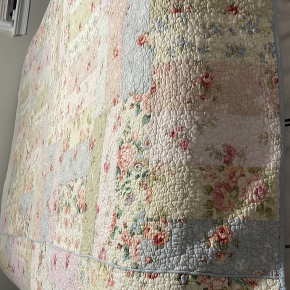 JCPenney Floral Twin Quilt with Sham - Picture 4 of 12